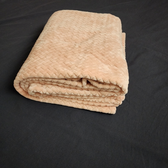 Soft Chevron Polyester Throw 60" x 51" Pink - Picture 7 of 7